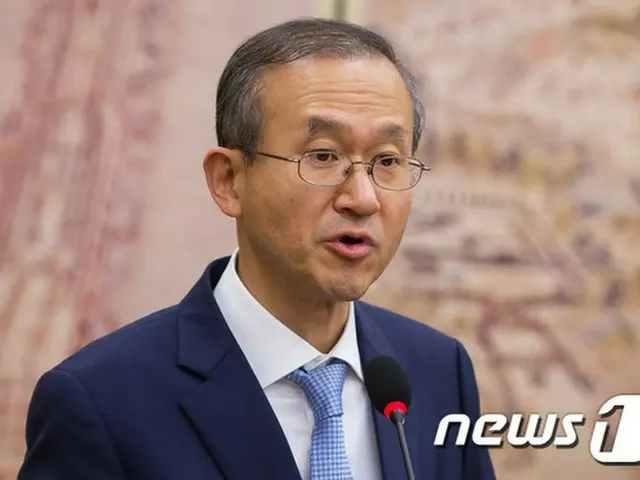 先日の慰安婦問題合意精神に食い違う日本政府の行動が相次ぎ、韓国外交部が1日、別所浩郎駐韓日本大使をソウル市内の外交部庁舎に呼び、韓国側の立場を伝えたことがわかった。（写真はイム・ソンナム外交部第1次官