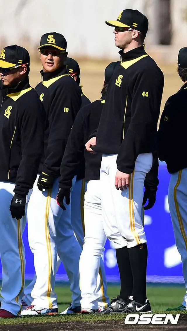日本プロ野球ソフトバンクホークスのリック・バンデンハークがイ・デホ（李大浩）のシアトル・マリナーズマイナー契約の知らせにお祝いメッセージを送った。（提供:OSEN）