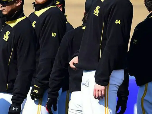 日本プロ野球ソフトバンクホークスのリック・バンデンハークがイ・デホ（李大浩）のシアトル・マリナーズマイナー契約の知らせにお祝いメッセージを送った。（提供:OSEN）