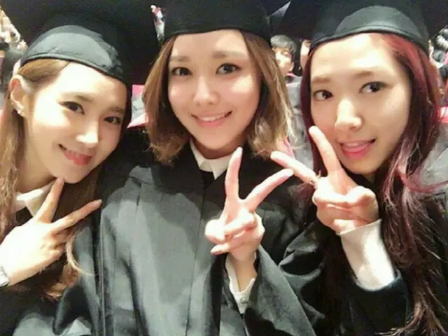 韓国ガールズグループ「少女時代」ユリが卒業の証拠写真を公開した。（提供:news1）