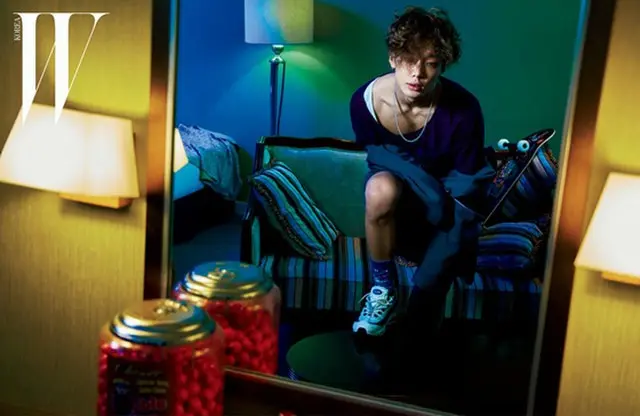 韓国アイドルグループ「iKON」のメンバー、BOBBY（バビー、20）の“青春の自画像”を表現したグラビアが公開された。（提供:OSEN）