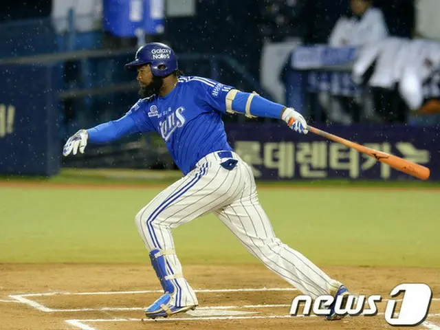 昨年までKBOリーグ、サムスン・ライオンズでプレーし、現在日本プロ野球・千葉ロッテマリーンズのヤマイコ・ナバーロ（28）が実弾所持で逮捕されたことがわかった。