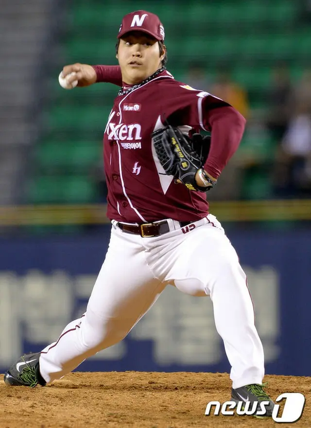 韓国プロ野球ネクセン・ヒーローズのチョ・サンウ（22）が先発投手に転換した後、最初の登板でひじを負傷した。（提供:news1）