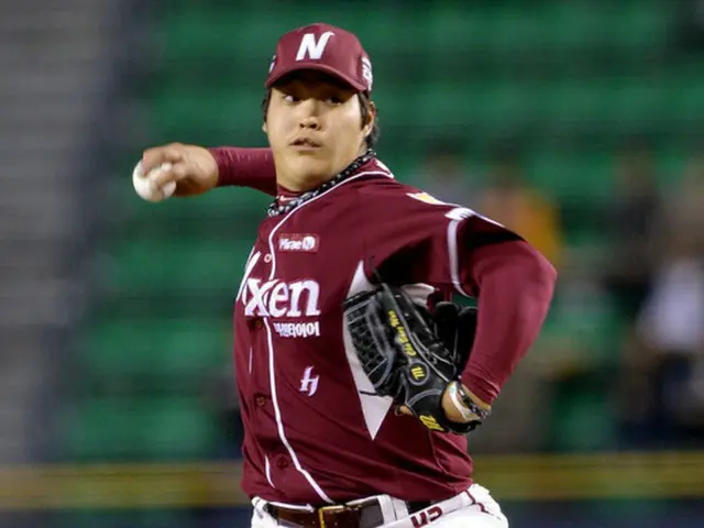 韓国プロ野球ネクセン・ヒーローズのチョ・サンウ（22）が先発投手に転換した後、最初の登板でひじを負傷した。（提供:news1）