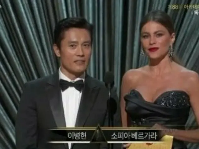 俳優イ・ビョンホンは28日（現地時間）、米国・ロサンゼルスのドルビー・シアターで開かれている「第88回アカデミー賞」授賞式で外国語映画賞のプレゼンターとして登場した。（提供:news1）