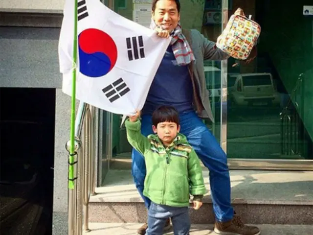 きょう（3月1日）、韓国は三一節（1919年3月1日の三・一独立運動を記念する日）を迎え、韓国芸能人らは太極旗掲揚のセレモニーをおこなっている。（提供:news1）