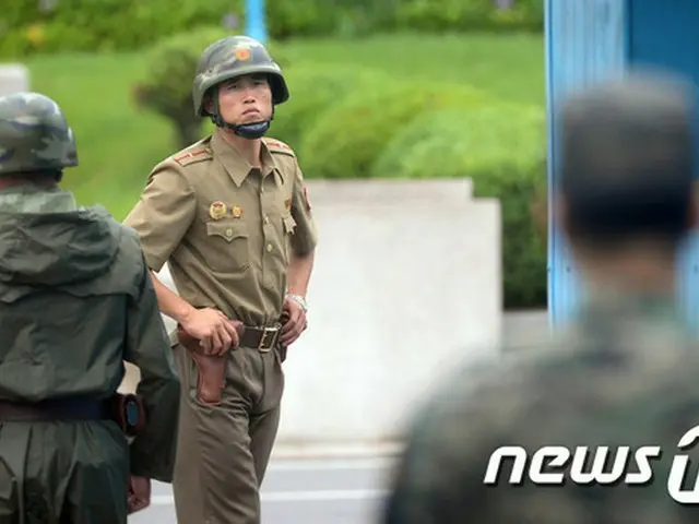 北朝鮮当局が「アメリカが北朝鮮の首脳部を撃つ」という内容と共に、住民たちに「戦闘準備態勢に突入」を指示したことがわかった。