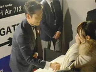 アカデミー賞から日本に直行！俳優イ・ビョンホンとの握手でファンも感激