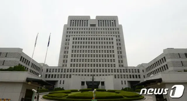 韓国で起きたセウォル号沈没事故当時、生徒らを失ったことに対し自責の念にかられ自殺した檀園高教頭に、最高裁は「殉職ではない」と最終判断を下した。