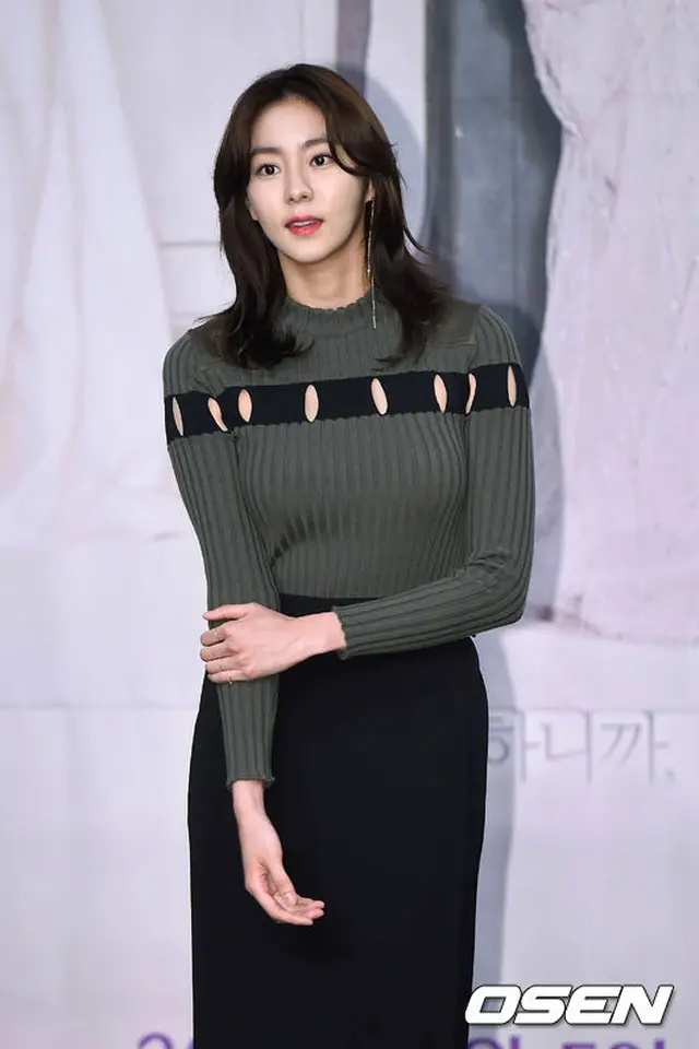 韓国女優ユイ（27）が初めて恋人として共演する俳優イ・ソジン（43）について「満足だ」と述べた。