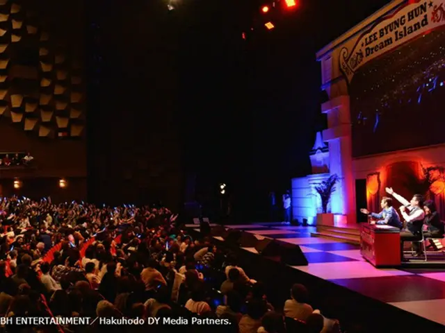 【速報イベントレポ】イ・ビョンホン、公式ファンクラブ10周年イベントでファンを握手で見送り