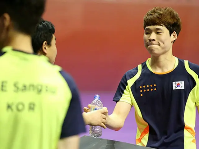 卓球男子韓国代表が団体戦で争う世界卓球選手権で“世界最強”中国の壁にぶつかり、決勝進出に失敗した。若い選手で構成し中国に挑んだが、峠をこえることはできなかった。