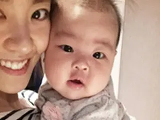 女優イ・ユンジ、目元そっくりな愛らしい娘を公開