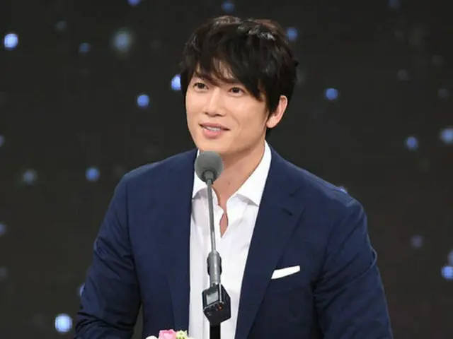 俳優チソンが「韓国PD大賞」でタレント賞を受賞し、演技に対する悩みとドラマ「キルミーヒールミー」のPDと脚本家に感謝の気持ちを伝えた。（提供:OSEN）
