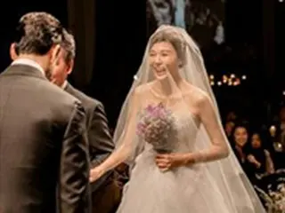 女優キム・ハヌル、結婚式の写真を公開