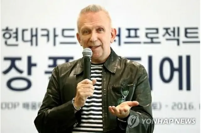 懇談会で話すゴルチエ氏＝２５日、ソウル（聯合ニュース）