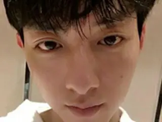 「CNBLUE」ジョンシン、シャワー後に近況報告のセルカ