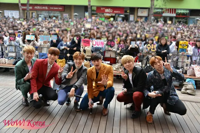 「U-KISS」左からジュン、キソプ、ケビン、イライ、スヒョン、フン