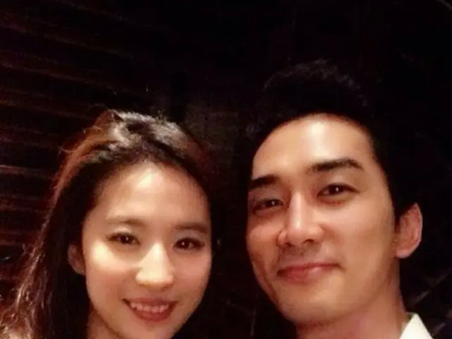 中国女優のリウ・イーフェイ（28、劉亦菲）と交際中の韓国俳優ソン・スンホン（39）が恋愛に問題はないことを伝えた。（提供:OSEN）