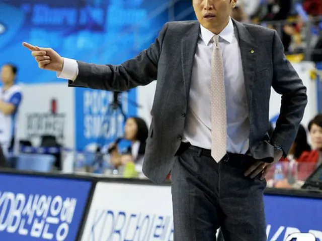 韓国・ウリ銀行を女子プロバスケットボール統合4連覇に導いたウィ・ソンウ監督（45）が、女子バスケ韓国代表チームの司令塔に選任された。