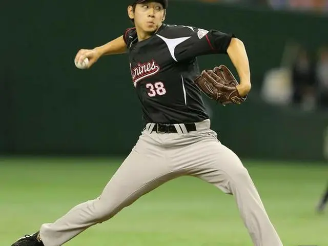千葉ロッテ所属のイ・デウン（李大恩）が、今シーズン初登板したものの、定まらない制球に不安を残した。