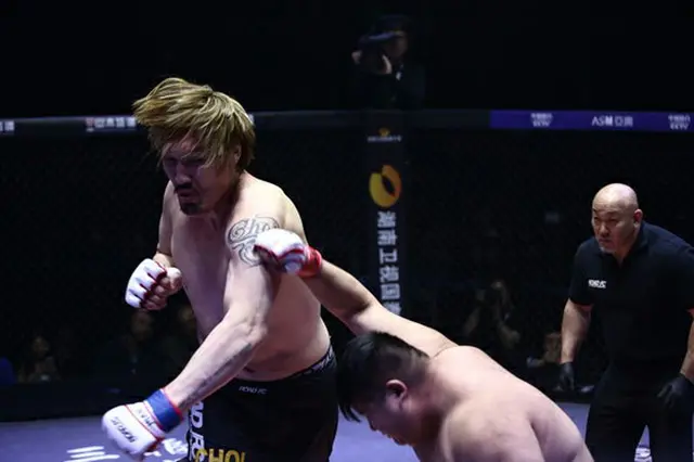 ＜ROAD FC＞“KO勝利”チェ・ホンマン「これまで精神的苦痛が本当にひどかった」。（提供:OSEN）