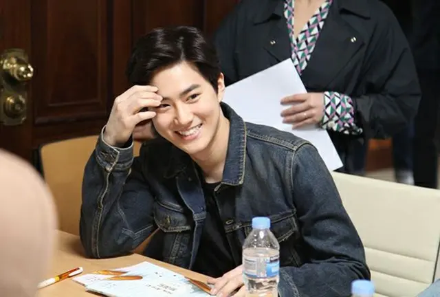 「EXO」のSUHO（スホ、24）と女優イ・セヨン（23）主演のドラマ「ハウアーユーブレッド」の主要俳優たちが台本読みに入り、本格的なスタートを切った。（提供:OSEN）