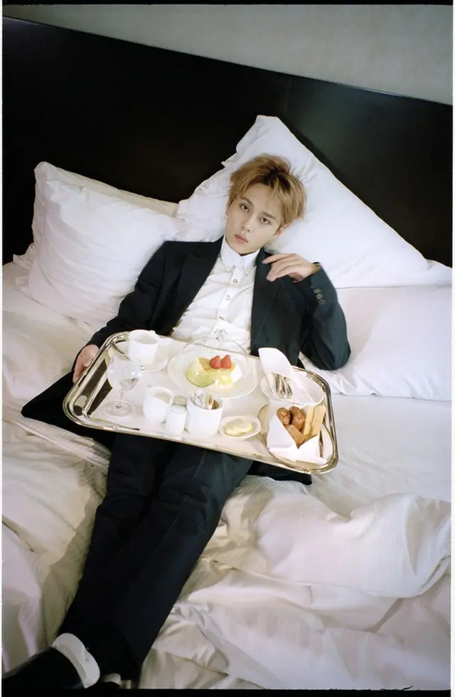 韓国アイドルグループ「BEAST」ヨン・ジュンヒョンは26日夜11時30分、NAVERアプリ「V」を通じて、ミュージシャンDAVIIとデュエットしたプロジェクトシングル発売ライブ生放送をおこなう。（提供:news1）