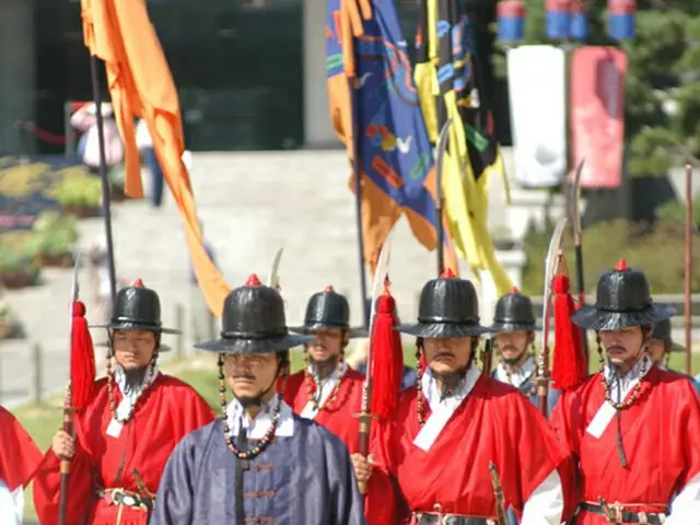 韓国で4月26日に放送された『テバク』第10話では1717年が舞台になっていた。当時は、19代王・粛宗（スクチョン）の後継者争いが大変激化していた。（写真提供:ロコレ）