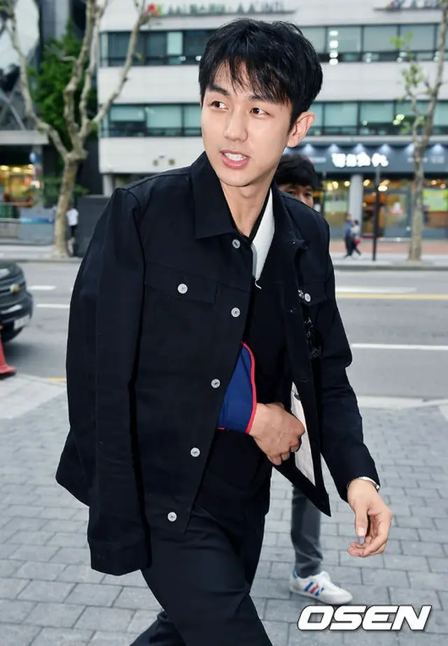 人気グループ「2AM」のメンバーで俳優としても活躍しているスロンが、ドラマ「ミセス・コップ2」の撮影中に負傷した。（提供:OSEN）