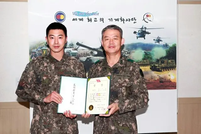 陸軍で一番有名な現役兵となった東方神起ユンホ（提供:OSEN）