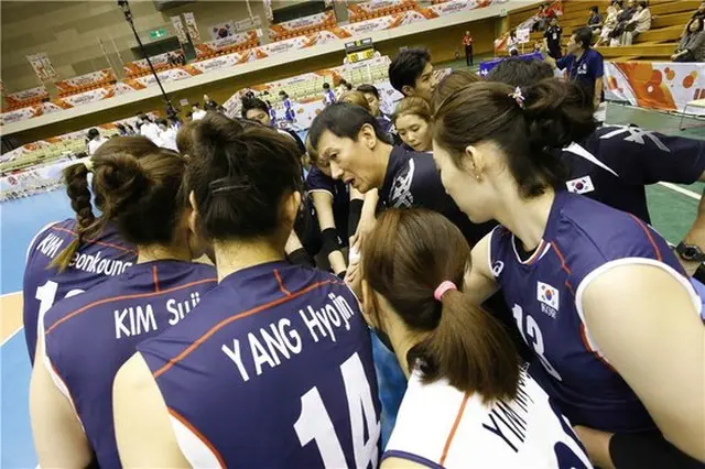 ＜女子バレー＞“2連勝”イ・ジョンチョル韓国代表監督が見た4年ぶりの日韓戦勝利。（提供:news1）