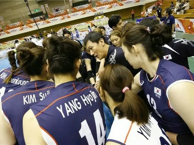 ＜女子バレー＞“2連勝”イ・ジョンチョル韓国代表監督が見た4年ぶりの日韓戦勝利。（提供:news1）