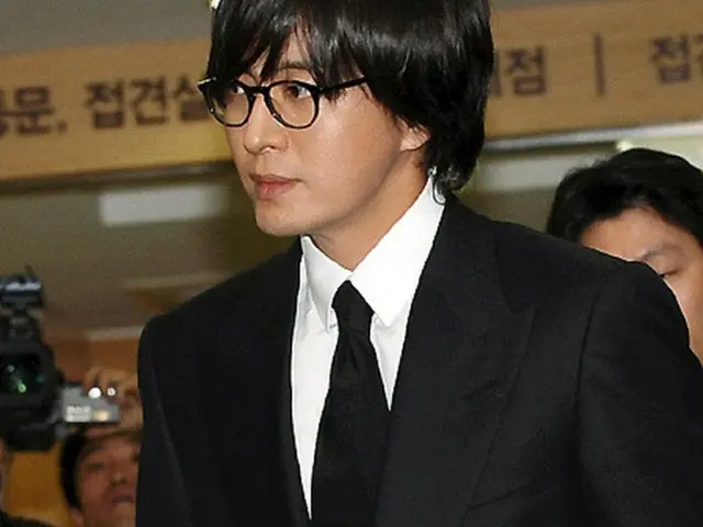 久々の復帰作となった『ホテリアー』で、ペ・ヨンジュンは洗練された演技を見せて、ゆるぎないトップ俳優であることを証明した。（写真提供:OSEN）