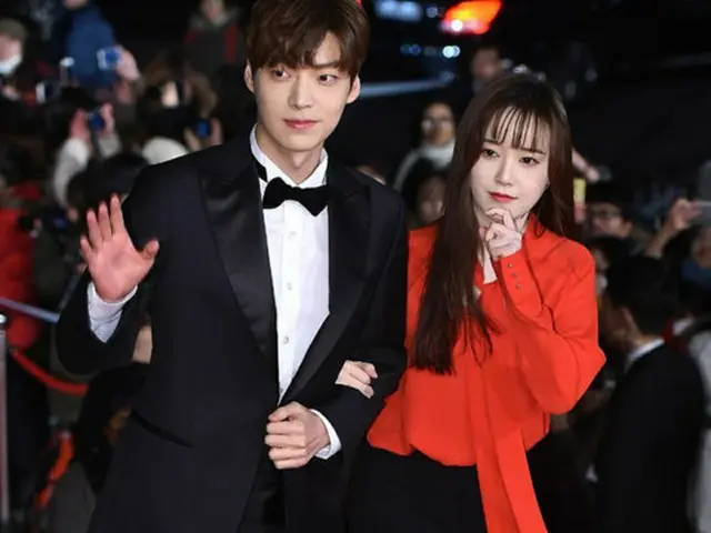 俳優アン・ジェヒョン（28）と女優ク・ヘソン（31）が婚姻届を出し、21日に結婚式を挙げるという。（提供:OSEN）