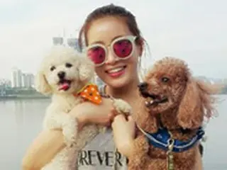 女優カン・ソラ、愛犬と一緒に漢江を散歩！