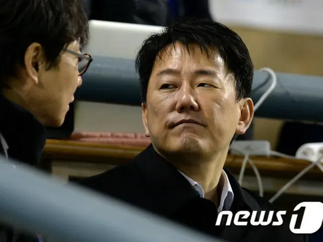 韓国プロ野球ネクセン・ヒーローズの球団オーナー、イ・ジャンソク代表（50）が20億ウォン（約2億円）台の詐欺容疑で告訴された。