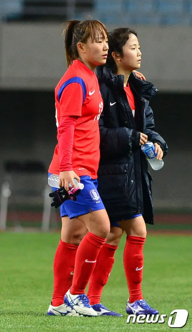 ユン・ドクヨ監督（55）率いる女子サッカー韓国代表が世代交代に突入した。今年3月、五輪予選で敗退し、しばらく大きな大会のない期間にユン監督が下した決断だ。