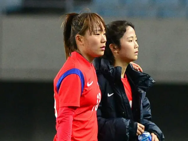ユン・ドクヨ監督（55）率いる女子サッカー韓国代表が世代交代に突入した。今年3月、五輪予選で敗退し、しばらく大きな大会のない期間にユン監督が下した決断だ。