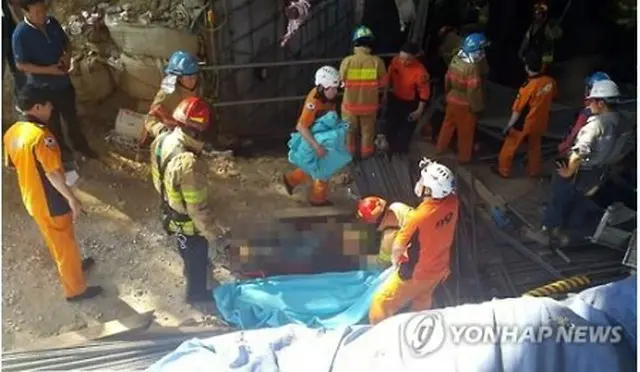 救助活動が行われている事故現場＝１日、南楊州（聯合ニュース）