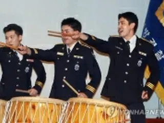 東方神起のチャンミンさん　脱北者対象イベントで公演