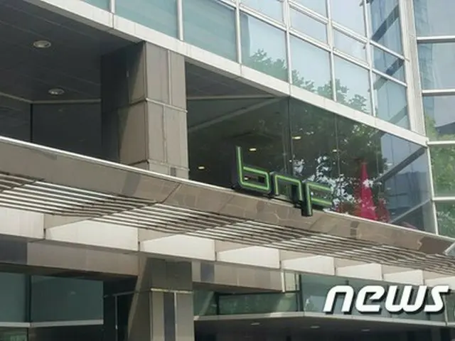 ロッテ福祉奨学財団シン・ヨンジャ理事長(74)側が組織的に証拠を隠滅したのに続き、韓国検察の召喚にまで応じず、「チョン・ウンホ ロッテ免税店入店ロビー」疑惑をめぐる検察捜査が難航している。