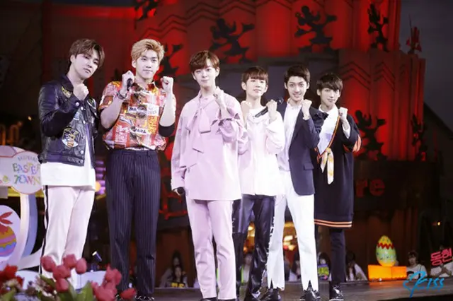 「BOYFRIEND」左からジョンミン、ヒョンソン、ドンヒョン、ミヌ、クァンミン、ヨンミン