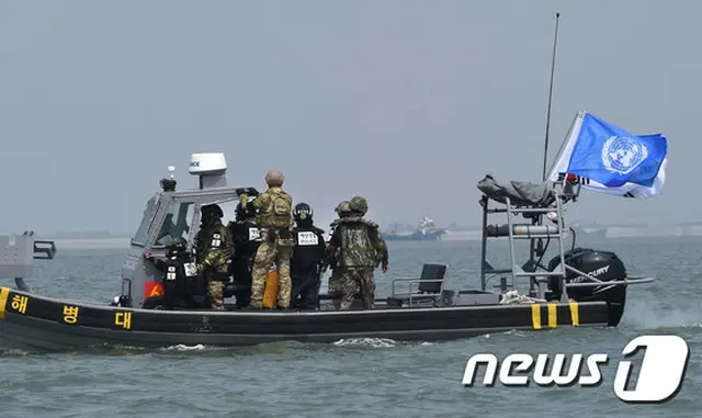 韓国民政警察の取り締まりで、漢江（ハンガン）河口北側沿岸から逃避した中国漁船が中立水域地域を抜けたと伝えられた。