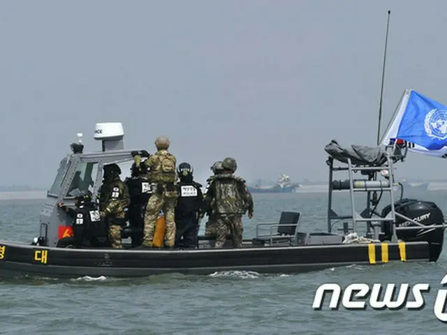韓国民政警察の取り締まりで、漢江（ハンガン）河口北側沿岸から逃避した中国漁船が中立水域地域を抜けたと伝えられた。