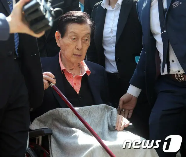 韓国検察が重光武雄（韓国名:辛格浩/シン・ギョクホ、94）ロッテグループ創立者の“秘密の空間”と“秘密の金庫”の存在を発見し、そこから金銭出納資料と30億ウォン台（約3億円）の現金が見つかった。
