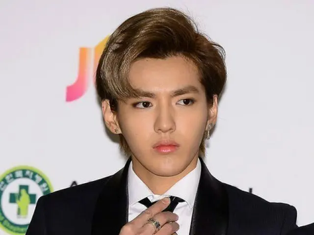 韓国アイドルグループ「EXO」を脱退し、中国で活動中のKRIS（クリス、25）本人とされる”ベッド写真”が公開された、波紋を広げている。（提供:OSEN）