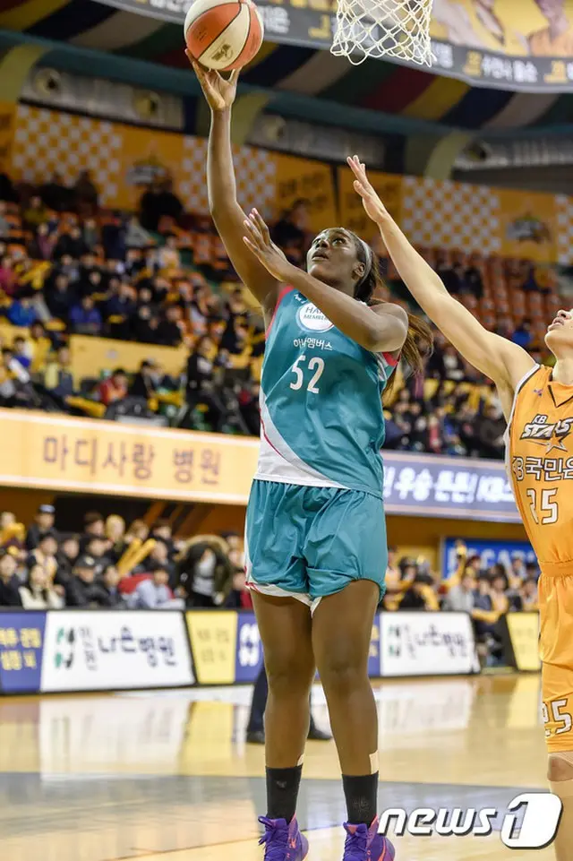 韓国女子バスケットボール連盟（WKBL）がチェルシー・リー（27、富川KEBハナ銀行）の書類偽造問題について遺憾を表した。（提供:news1）