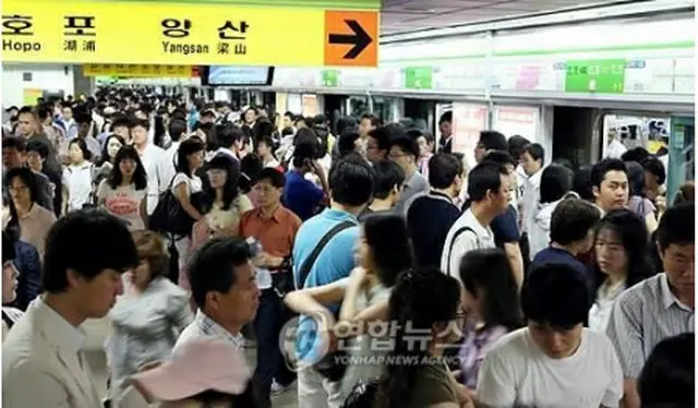 釜山の地下鉄（資料写真）＝（聯合ニュース）