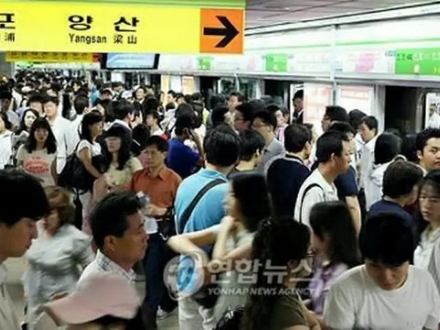 釜山の地下鉄（資料写真）＝（聯合ニュース）